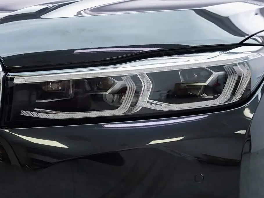 BMW 7 Series 2020 — Photo 2/17
