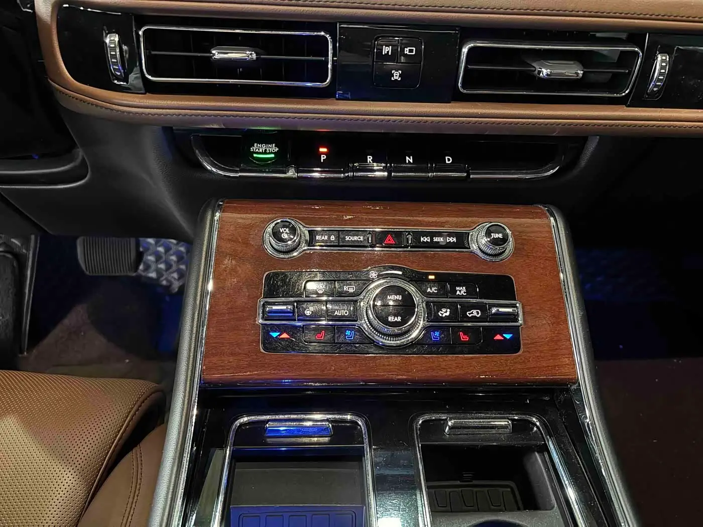Lincoln Aviator 2022 — Şəkil 15/20