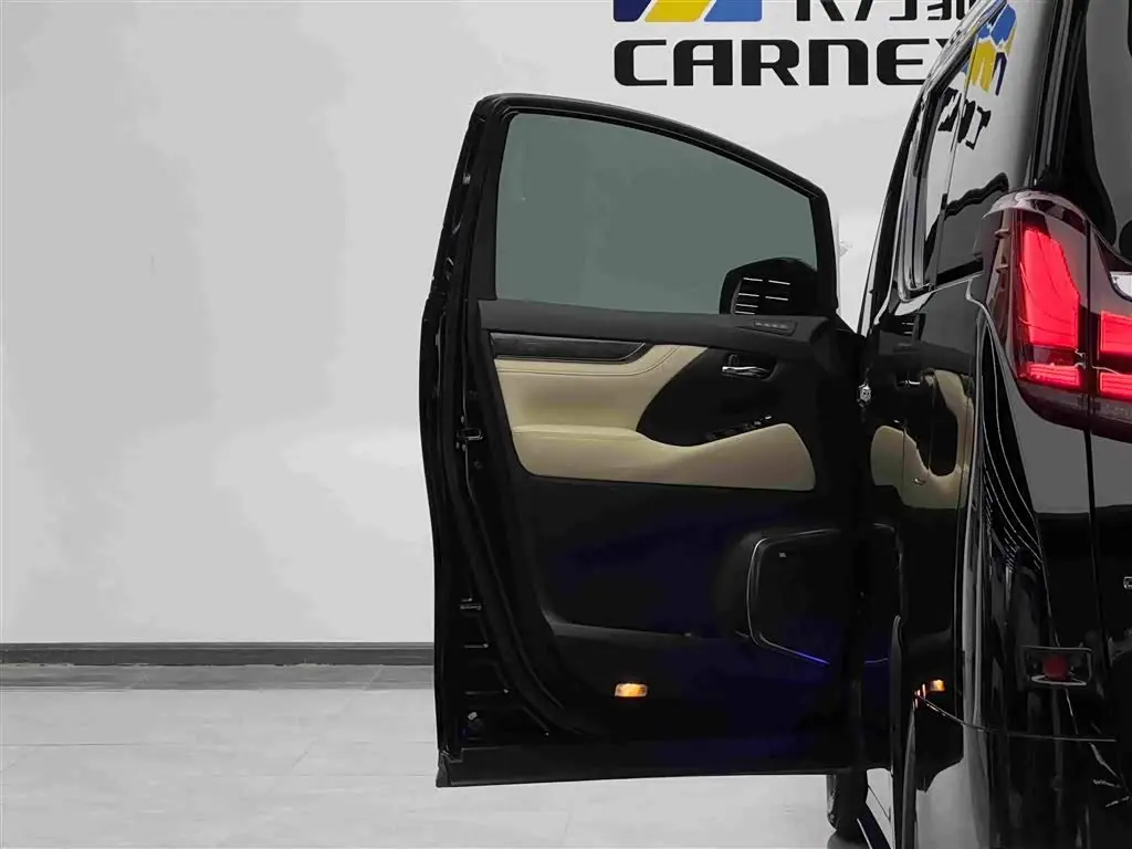 Toyota Vellfire 2022 — Photo 5/20