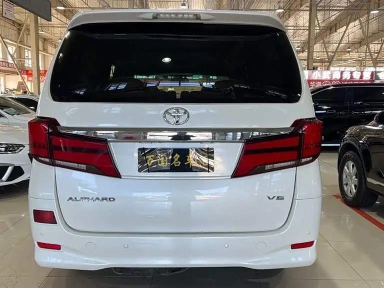 Toyota Alphard 2016 — Photo 4/20