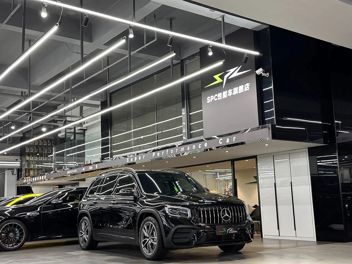 Mercedes-Benz GLB AMG 2023 — Photo 1/20