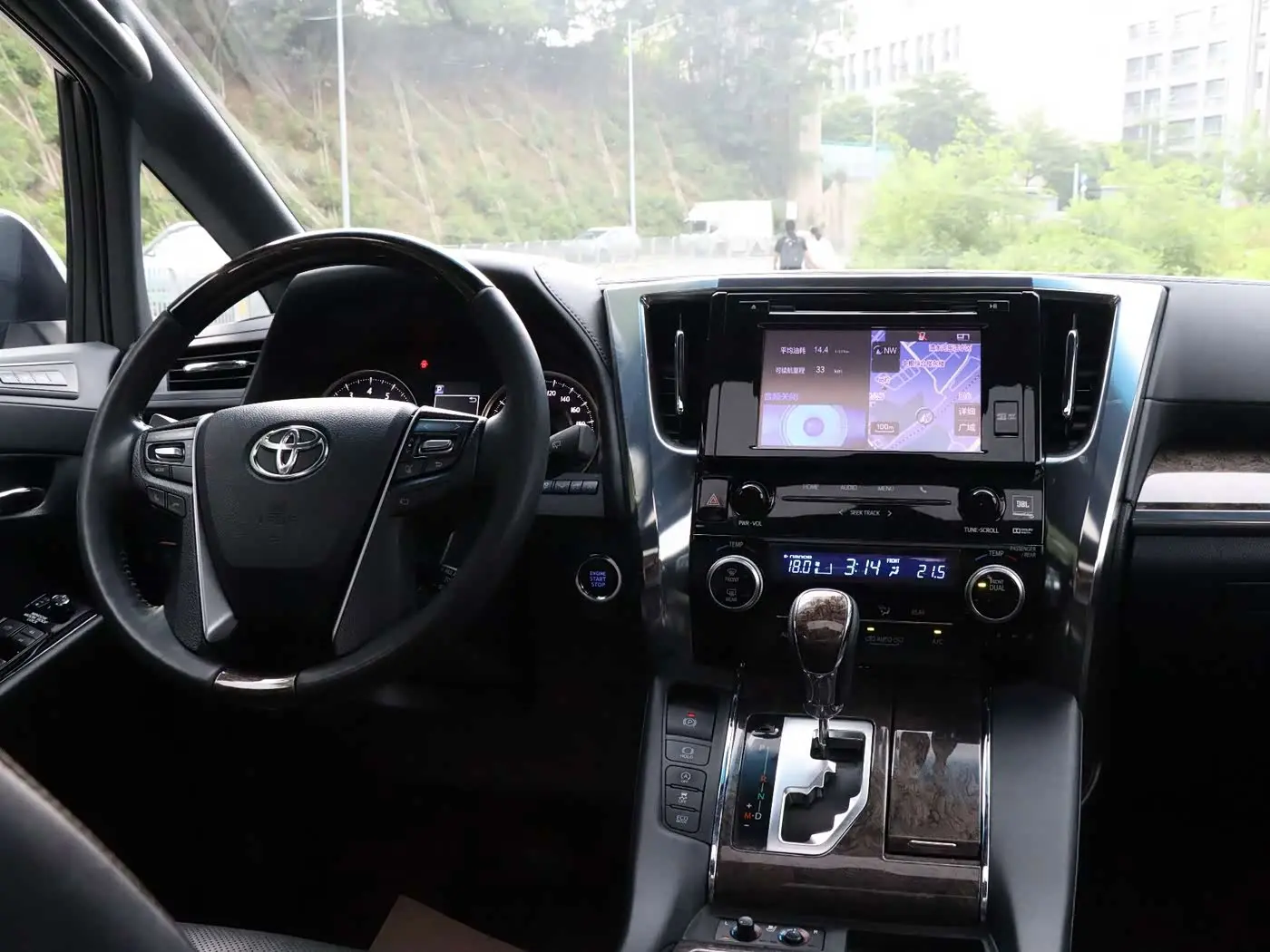 Toyota Alphard 2019 — Фото 12/14