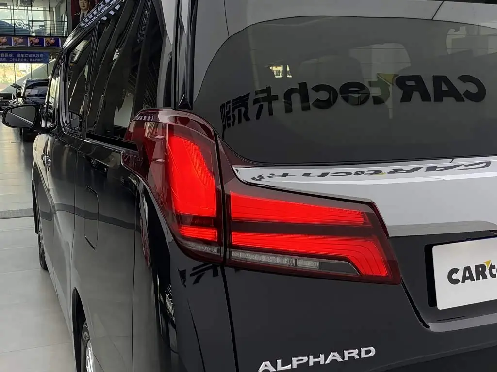 Toyota Alphard 2022 — Photo 5/20