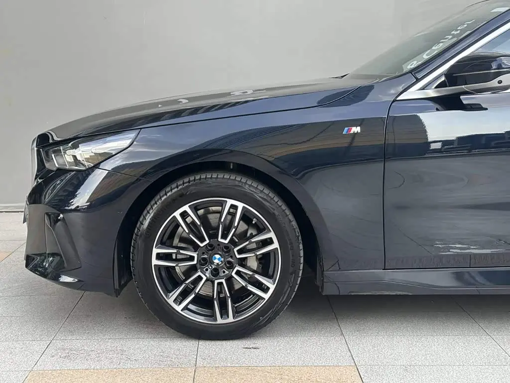 BMW 5 Series 2025 — Photo 5/14