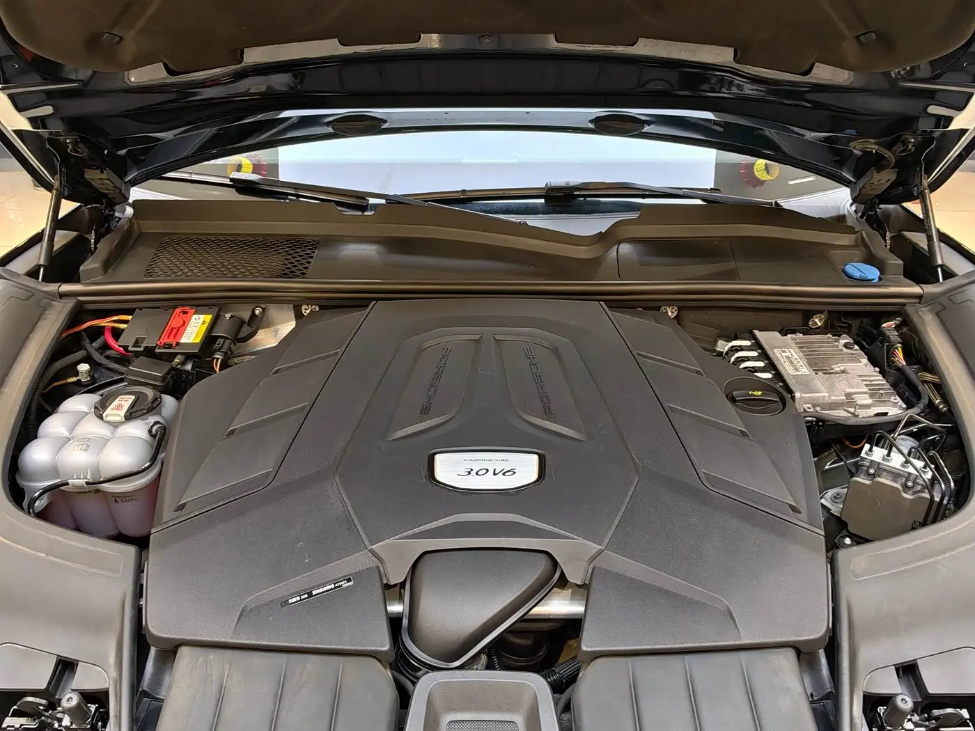 Porsche Cayenne 2022 — Photo 17/20