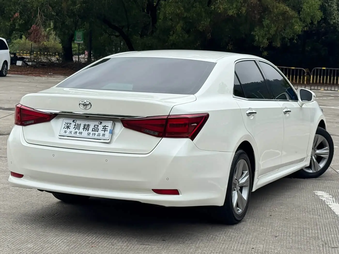 Toyota Crown 2015 — Photo 3/15