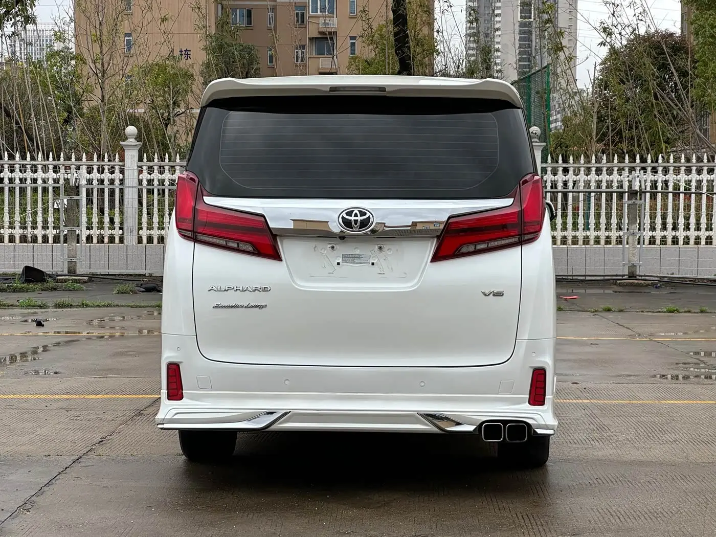 Toyota Alphard 2022 — Photo 8/9