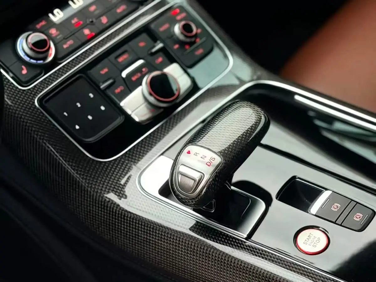 Audi S8 2014 — Photo 5/13
