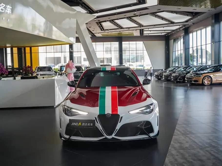 Alfa Romeo Giulia 2023 — Фото 3/19