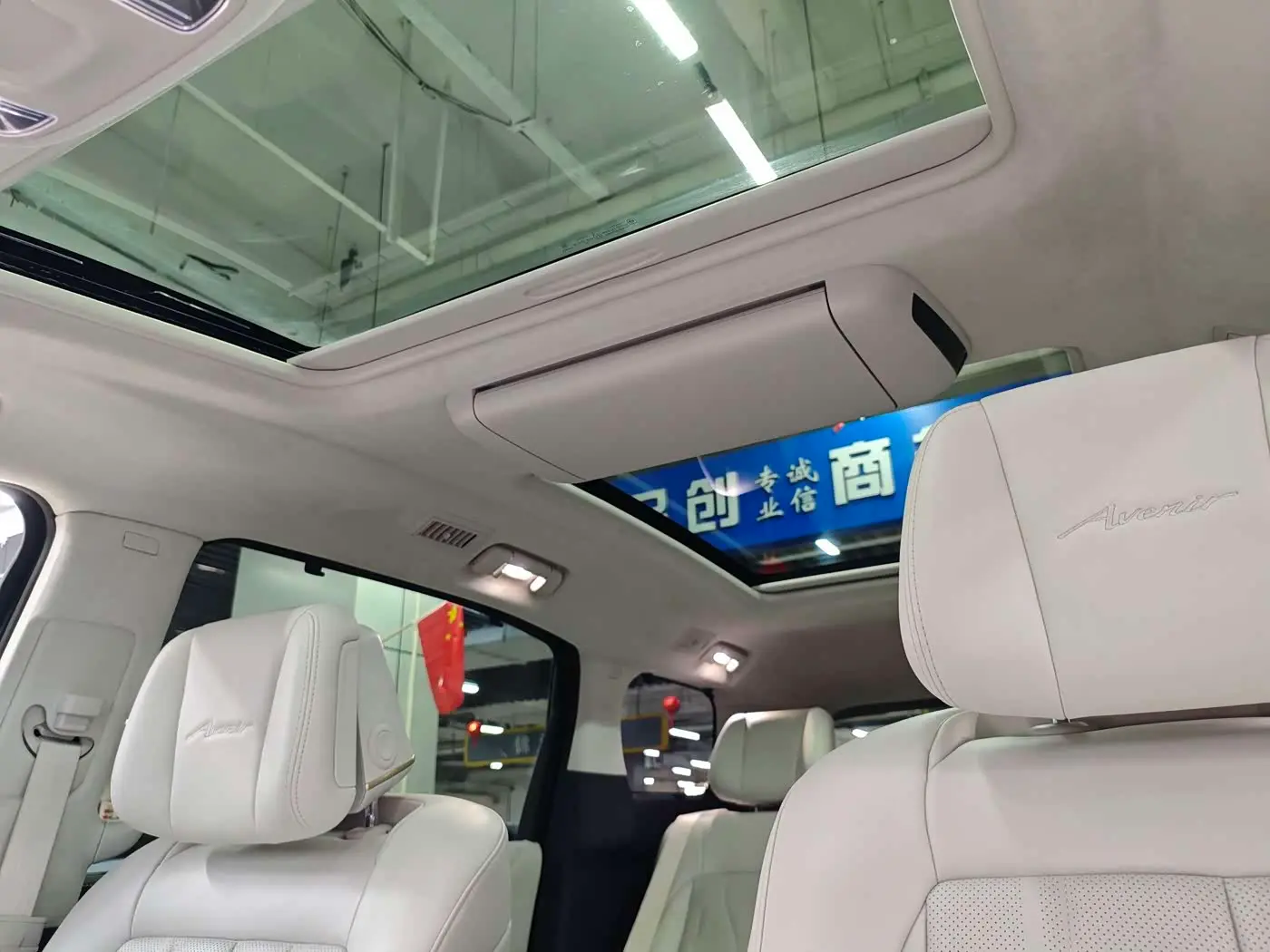 Buick GL8 New Energy 2025 — Фото 16/16