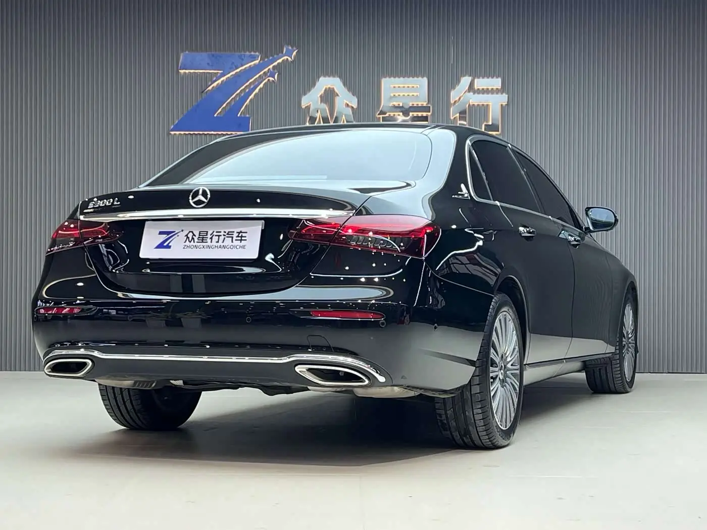 Mercedes-Benz E-Class 2023 — Photo 2/20