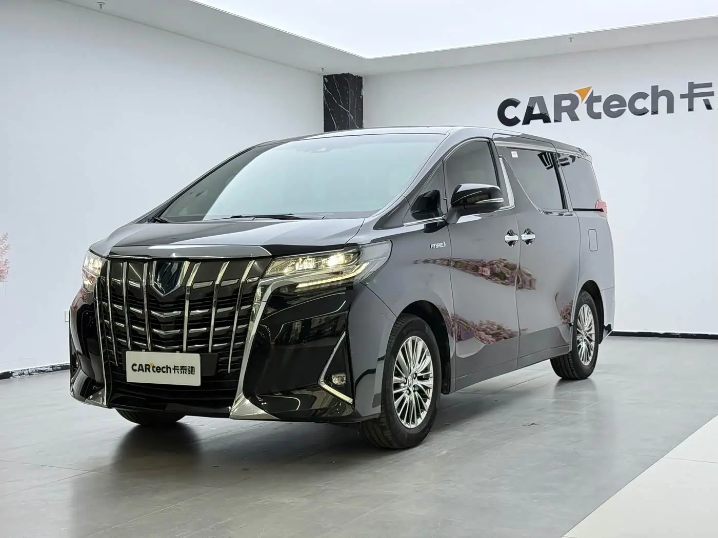 Toyota Alphard 2021 — Photo 1/20