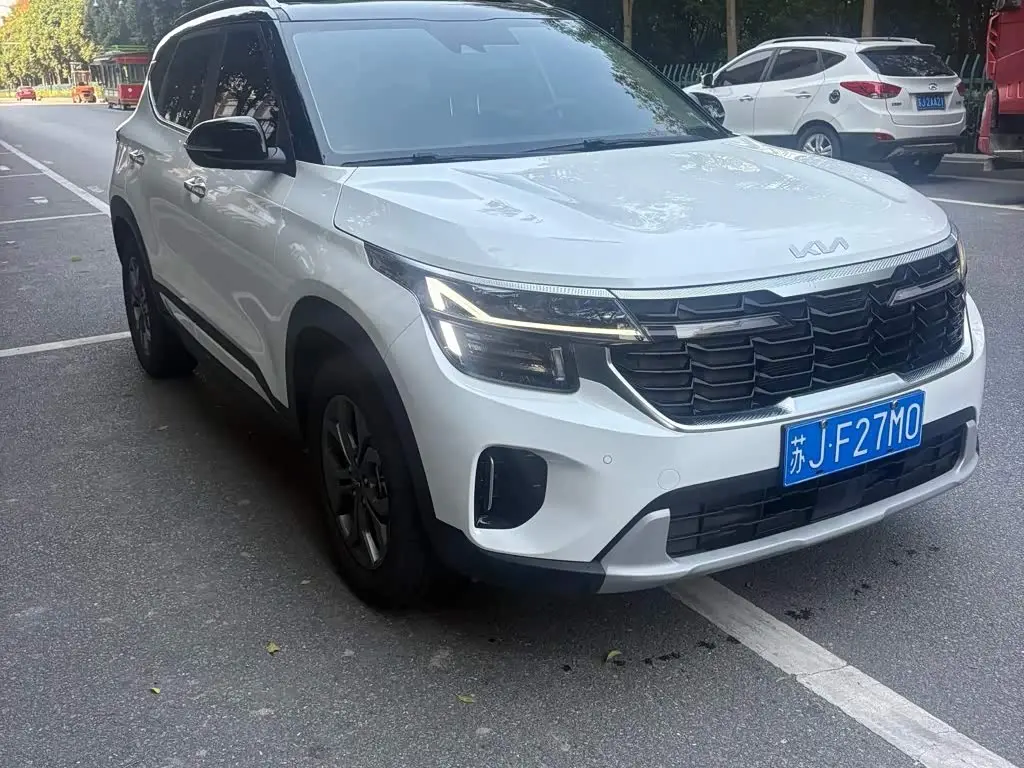 Kia Seltos 2023 — Photo 4/11