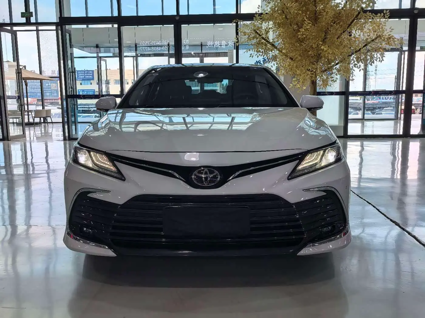 Toyota Camry 2022 — Photo 2/20