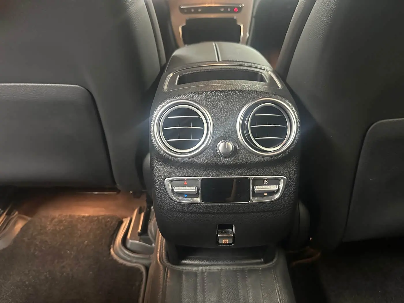 Mercedes-Benz GLC 2022 — Photo 10/16