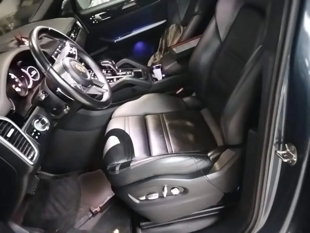 Porsche Cayenne 2018 — Photo 9/20
