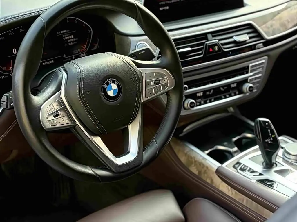 BMW 7 Series 2020 — Photo 13/20