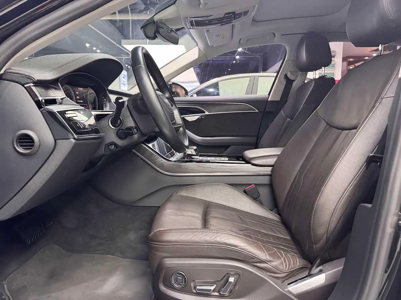 Audi A8 2019 — Şəkil 7/15