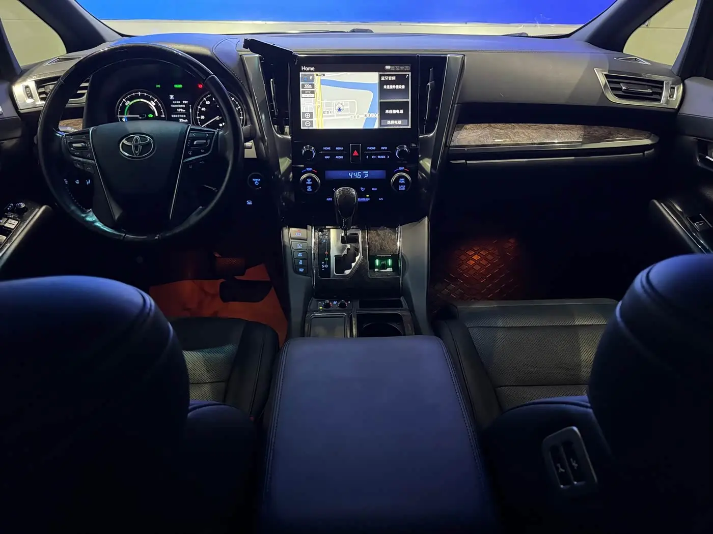 Toyota Vellfire 2021 — Фото 6/17