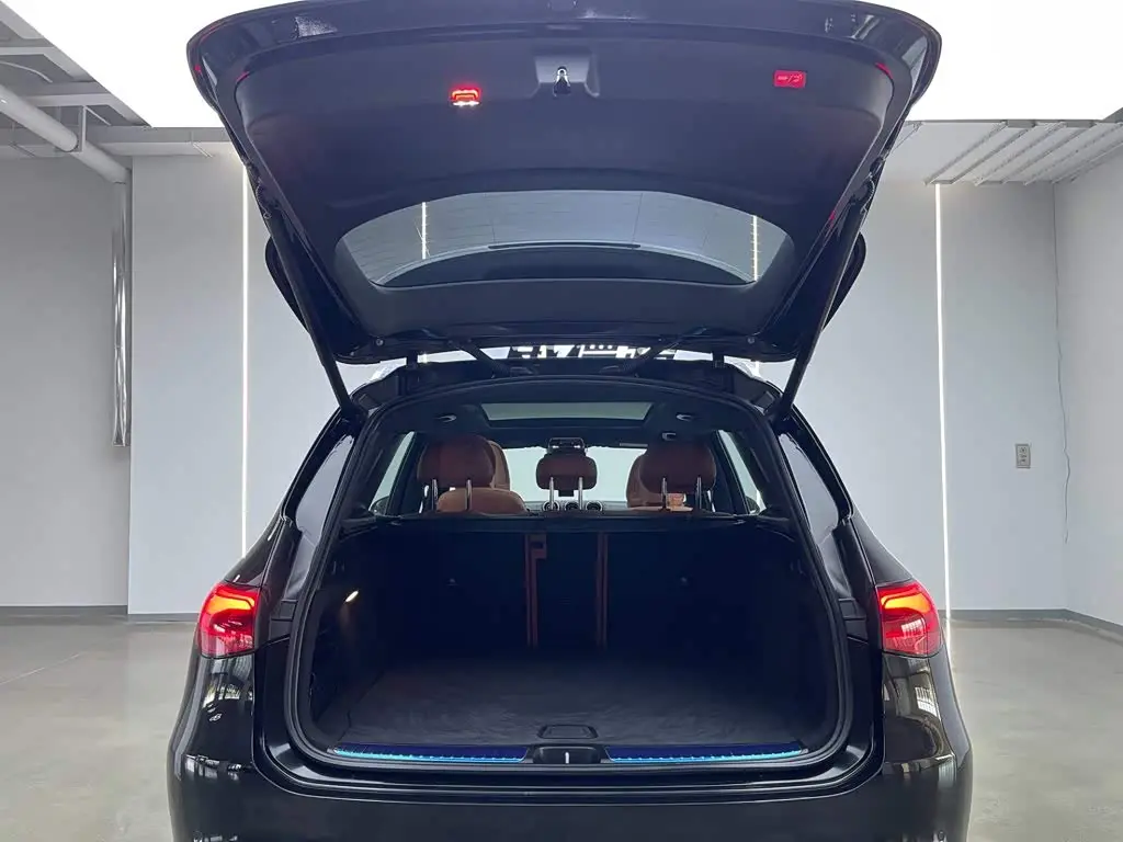 Mercedes-Benz GLC 2024 — Photo 7/20