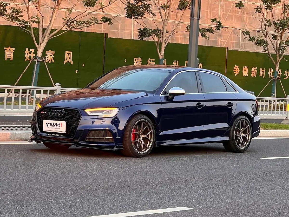 Audi S3 2019 — Фото 1/9