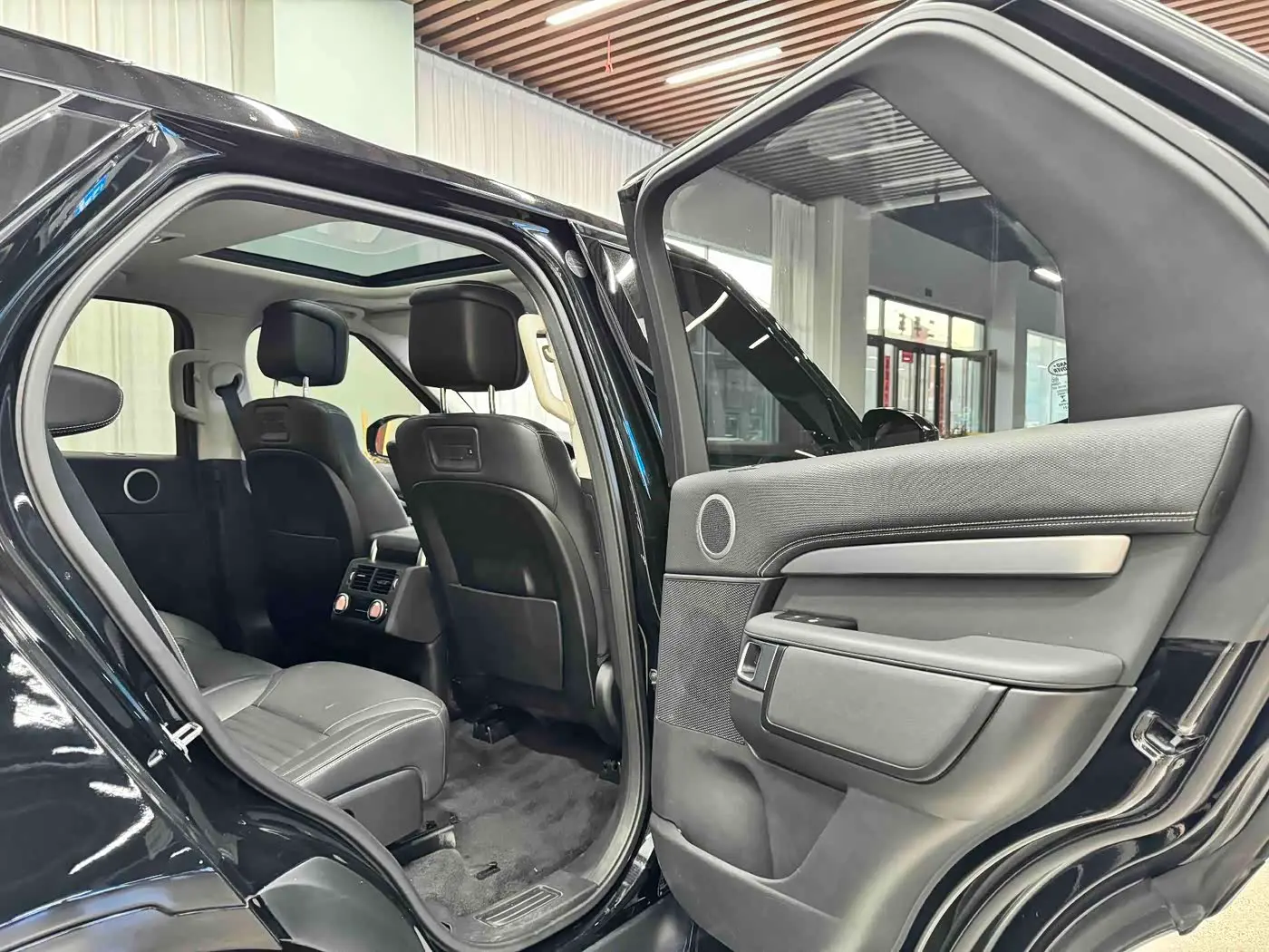 Land Rover Discovery 2021 — Şəkil 10/17