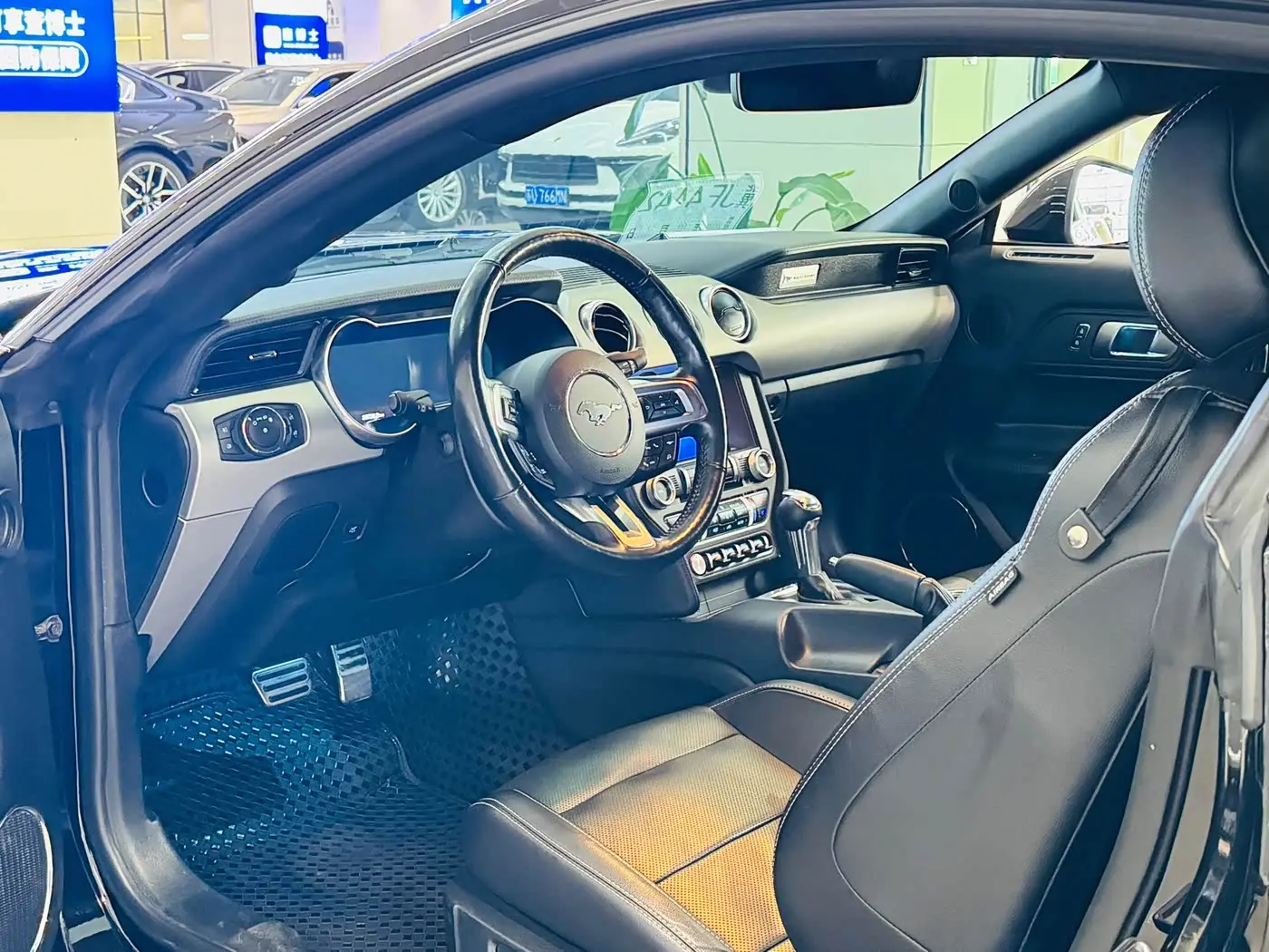 Ford Mustang 2022 — Photo 3/20