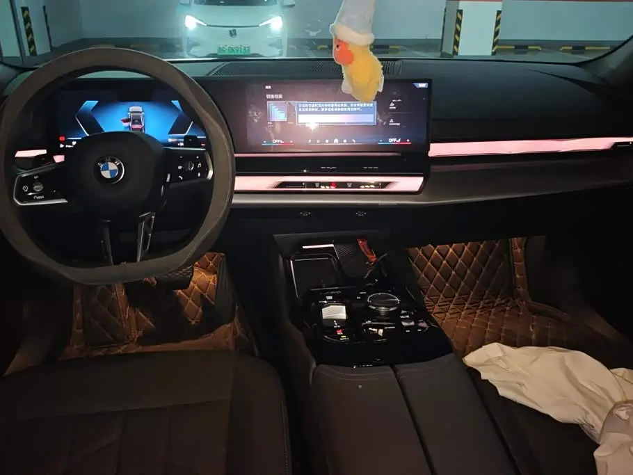 BMW 5 Series 2025 — Photo 12/16