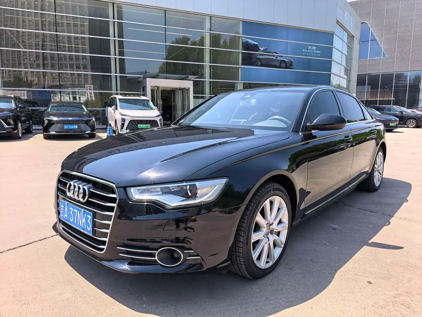 Audi A6L 2014 — Photo 1/13