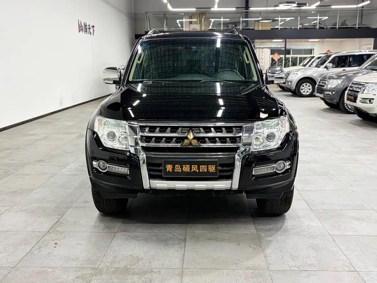 Mitsubishi Pajero 2015 — Şəkil 1/15