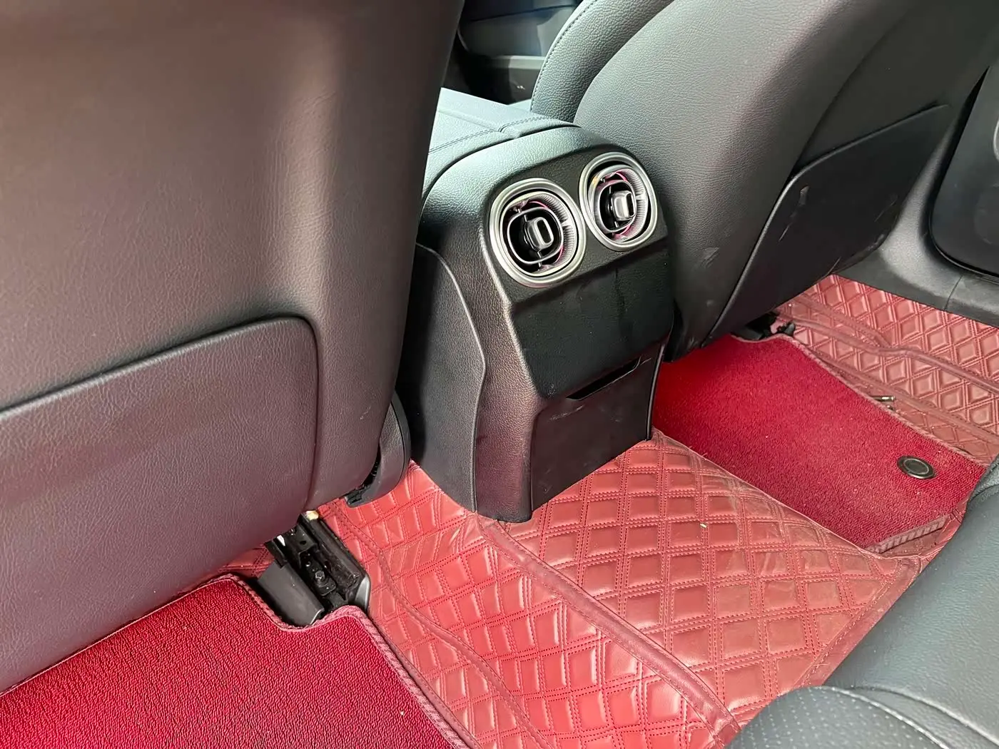 Mercedes-Benz C-Class 2024 — Photo 9/17