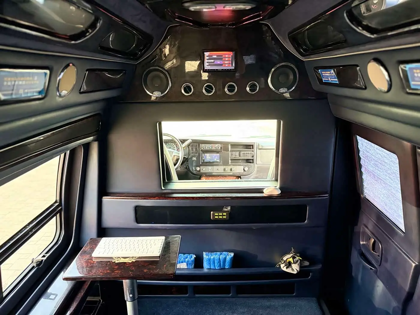 GMC Savana 2016 — Şəkil 14/14