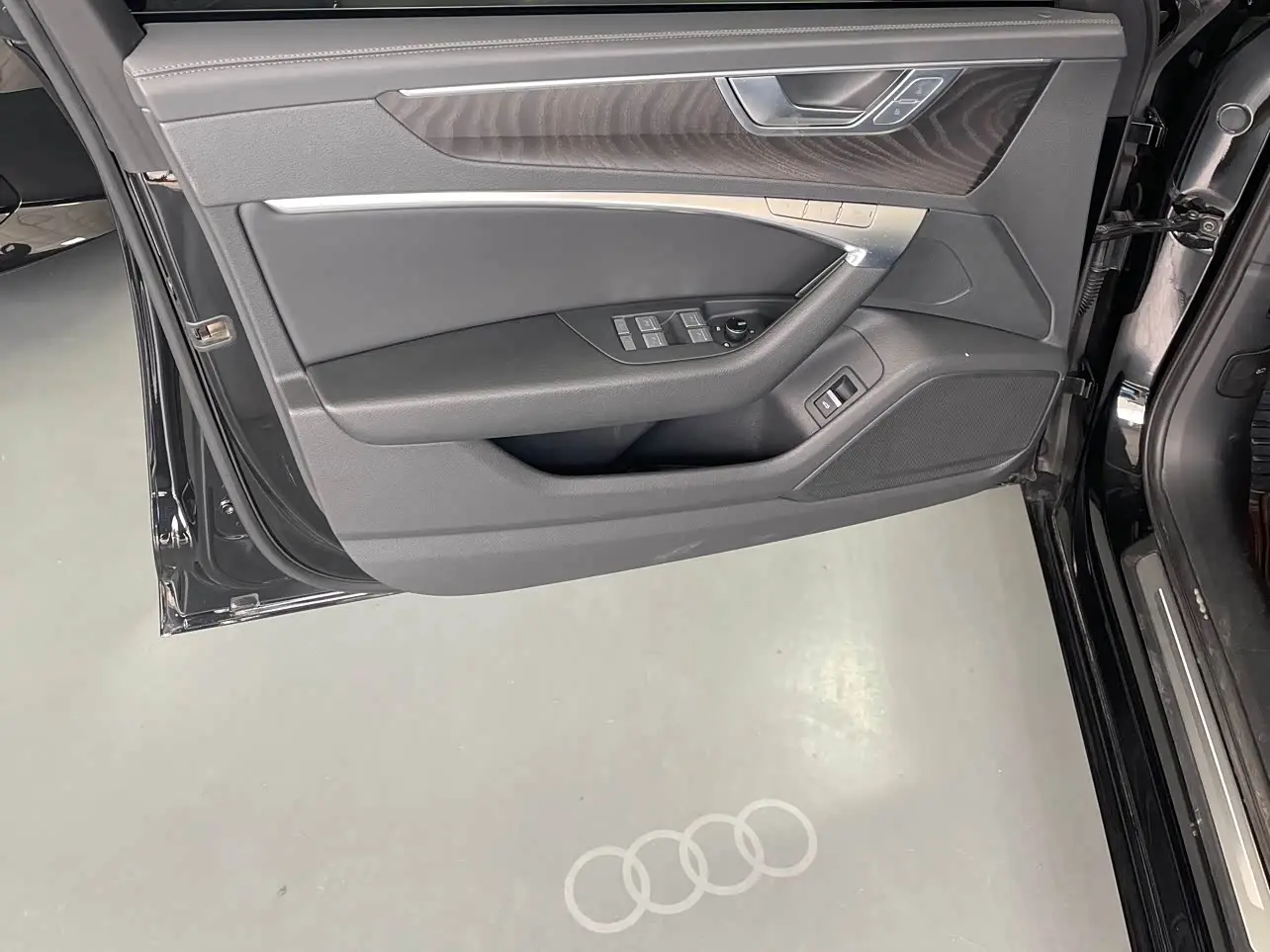 Audi A6L 2024 — Фото 6/12