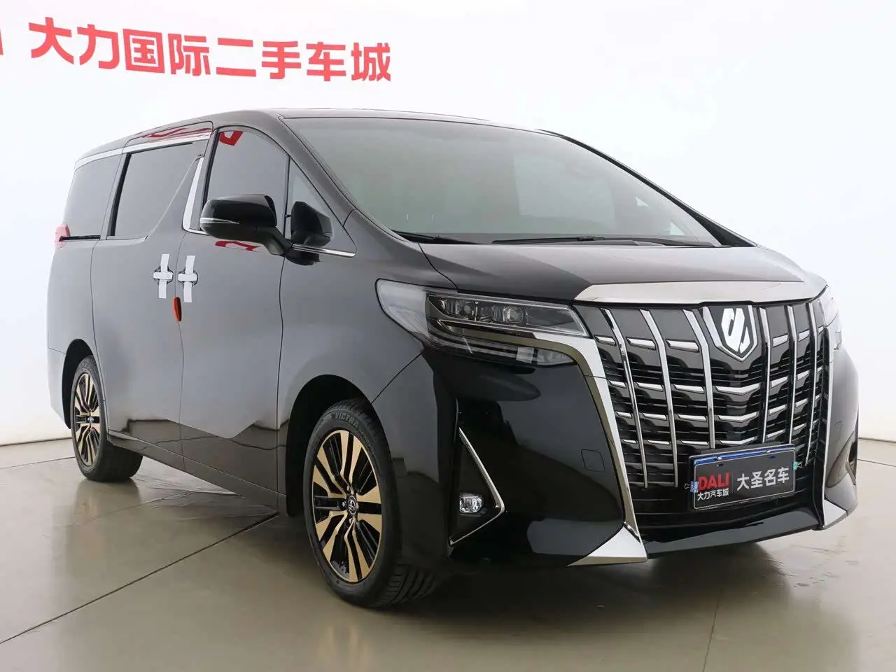 Toyota Alphard 2018 — Photo 3/20