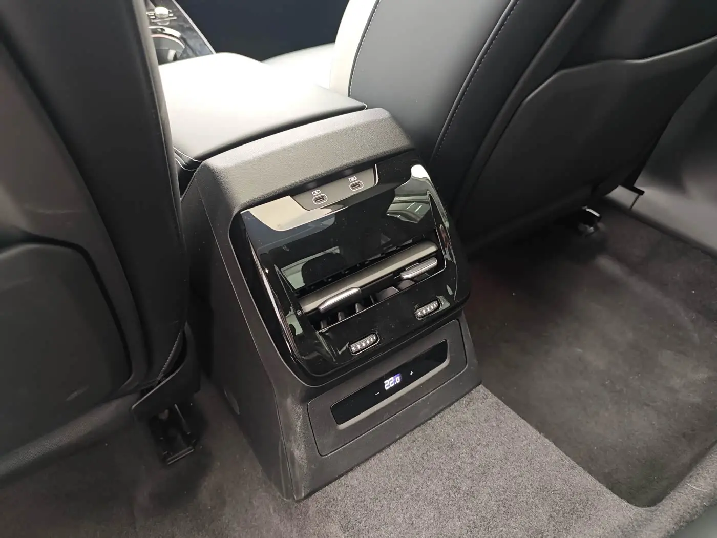 Audi A5L 2025 — ფოტო 18/20
