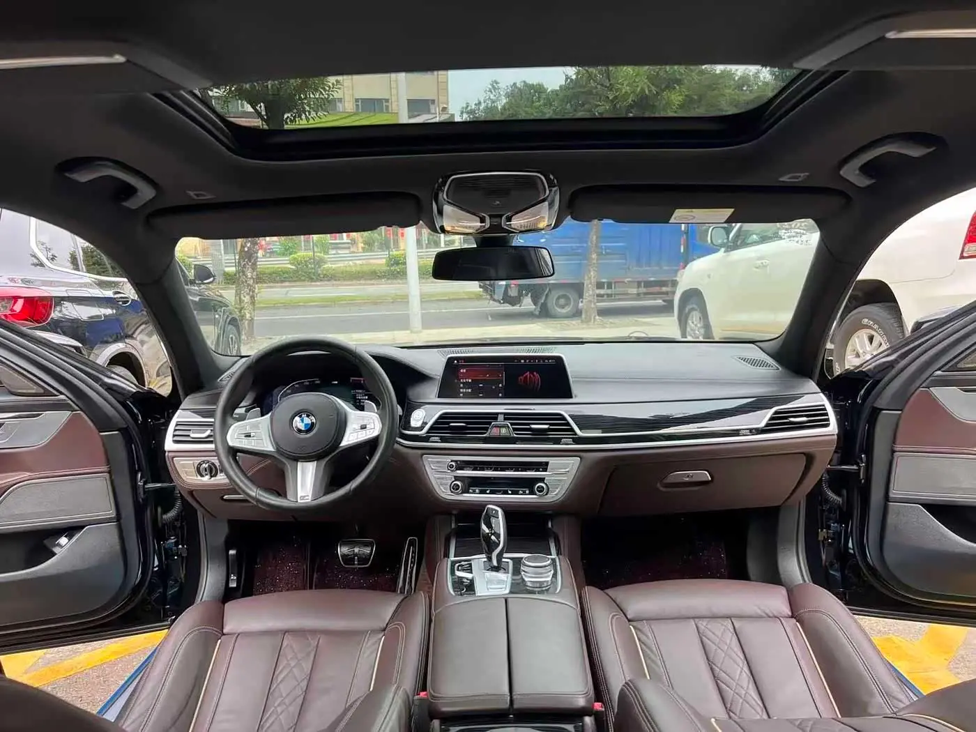 BMW 7 Series 2021 — Photo 9/18