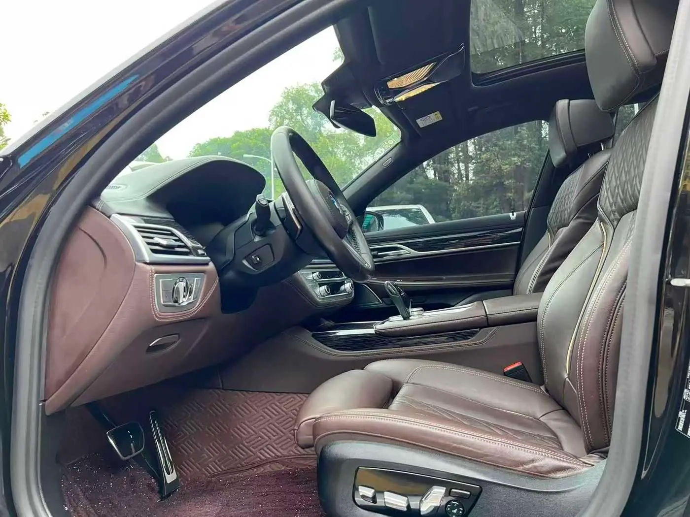 BMW 7 Series 2021 — Photo 8/18