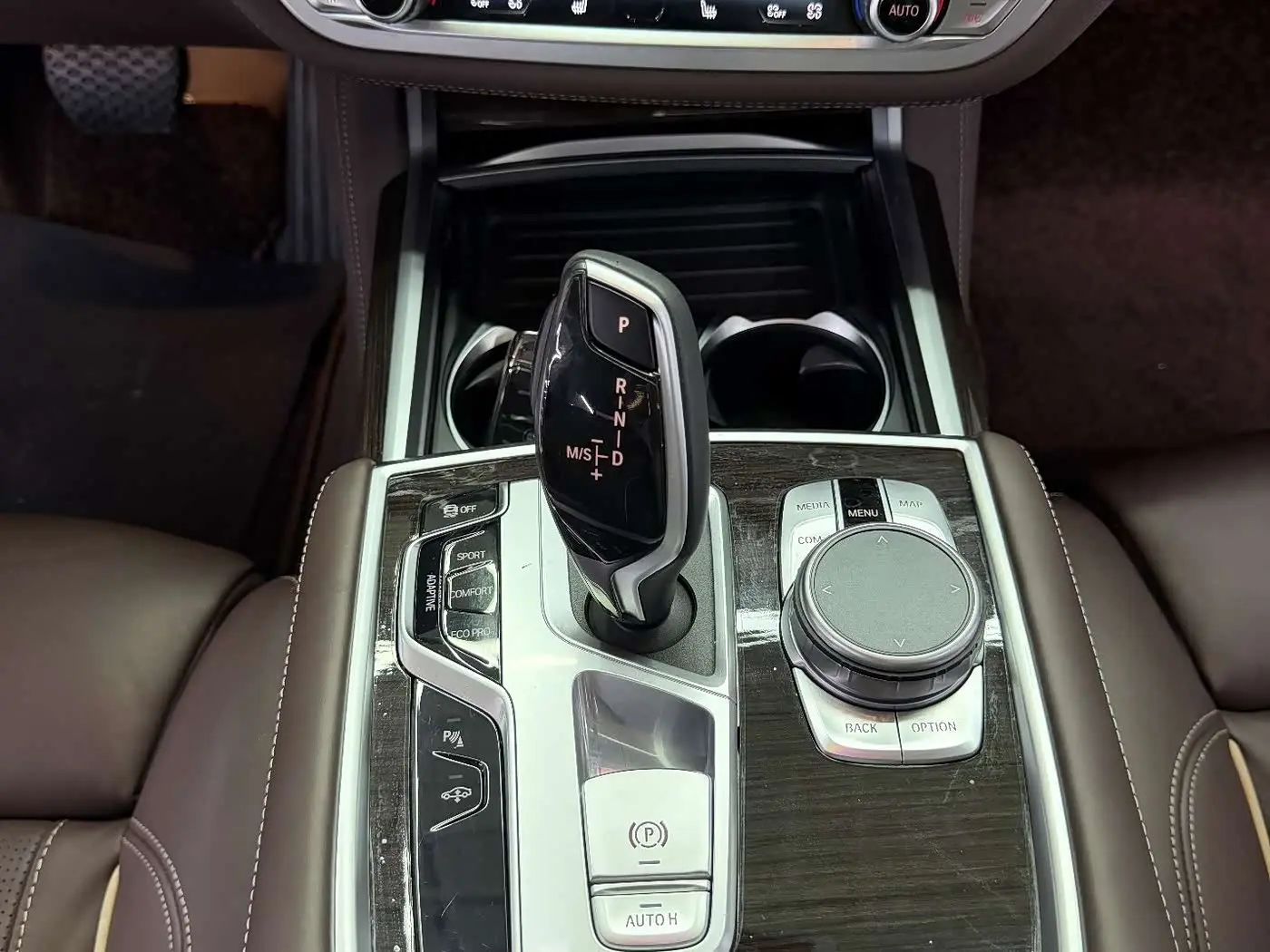BMW 7 Series 2020 — Şəkil 13/19