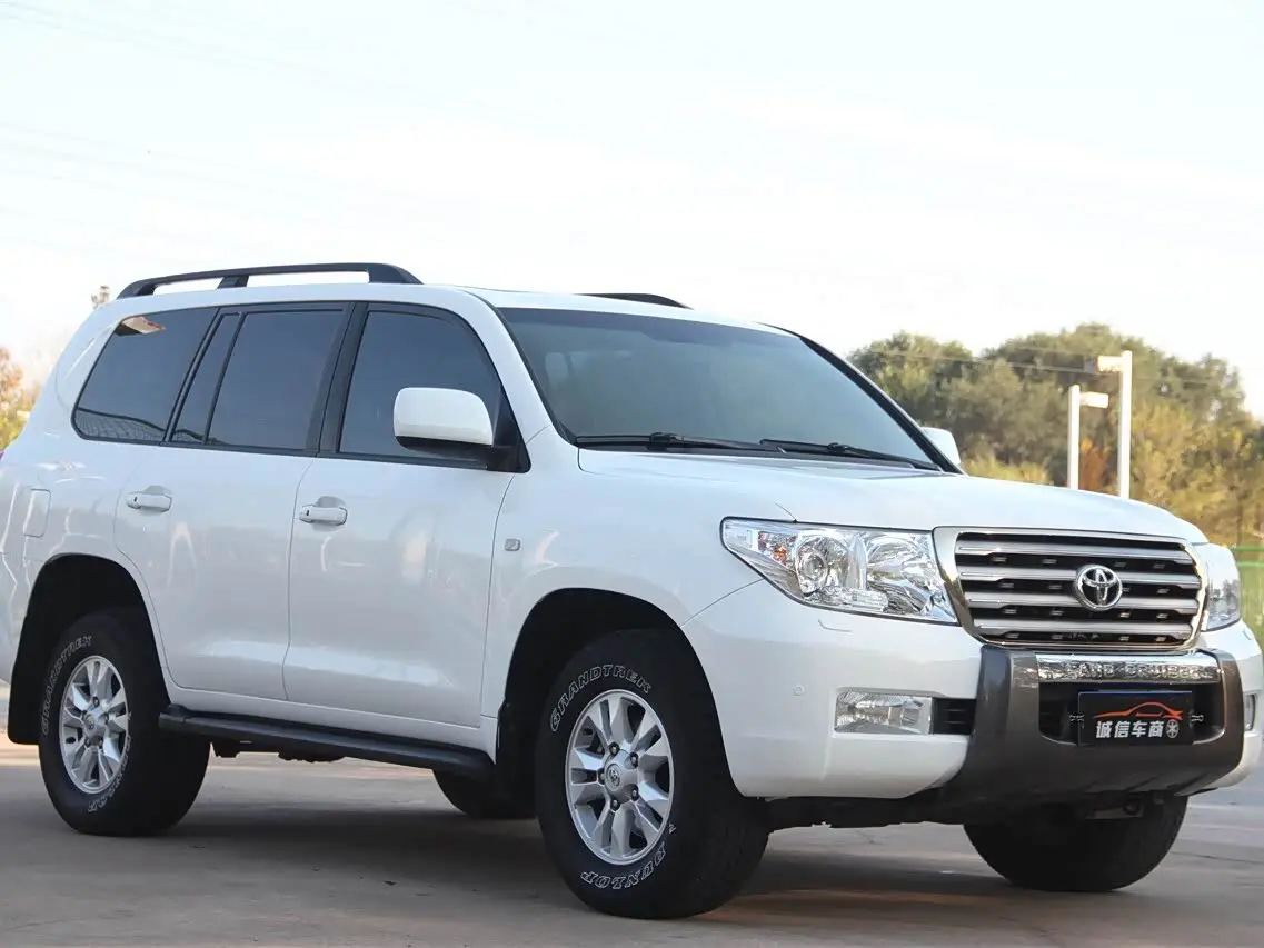 Toyota Land Cruiser 2010 — Photo 3/18