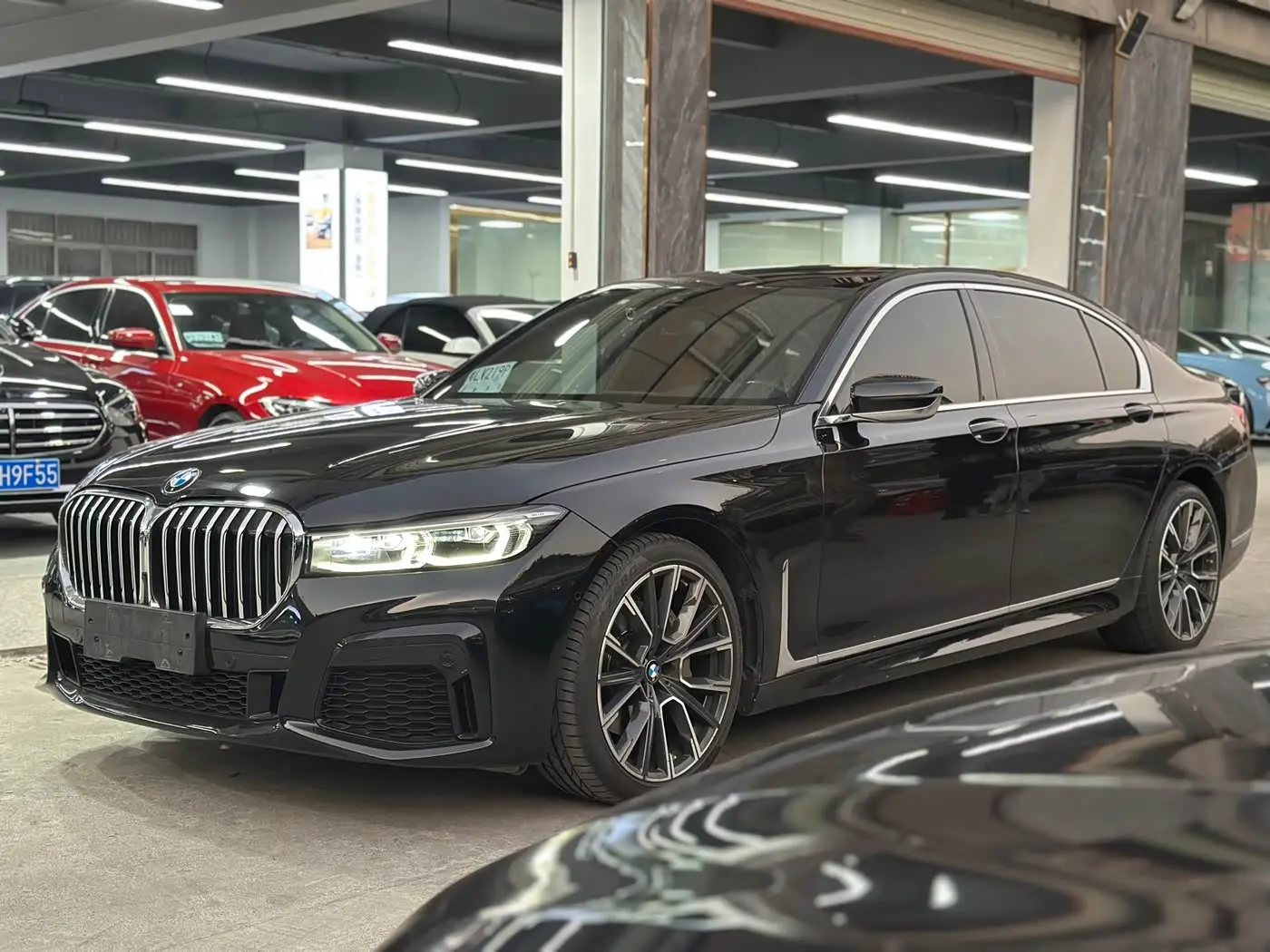 BMW 7 Series 2021 — Photo 1/9