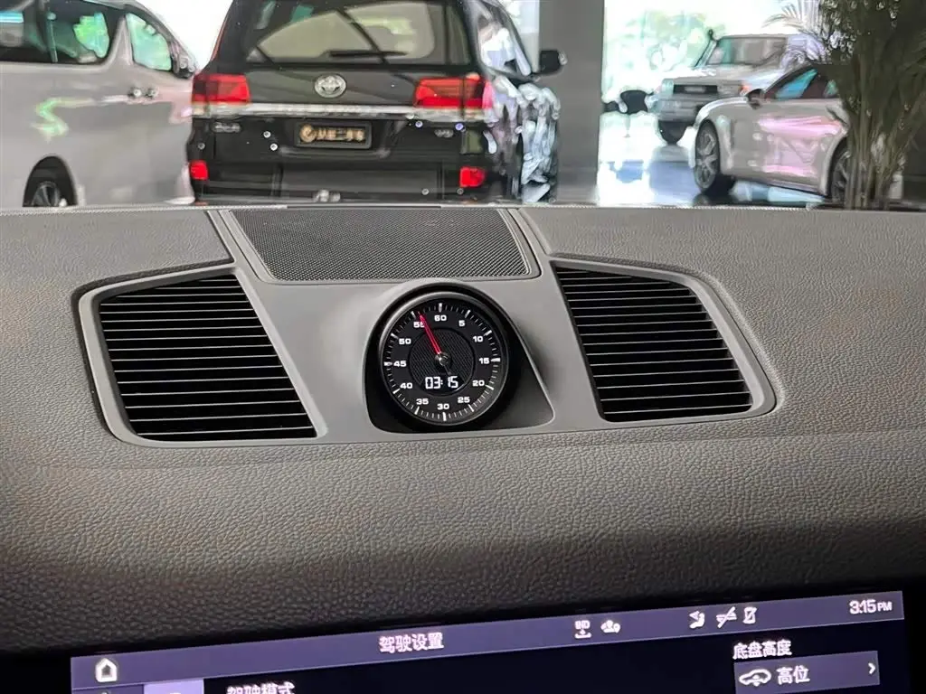 Porsche Cayenne 2022 — Photo 12/16