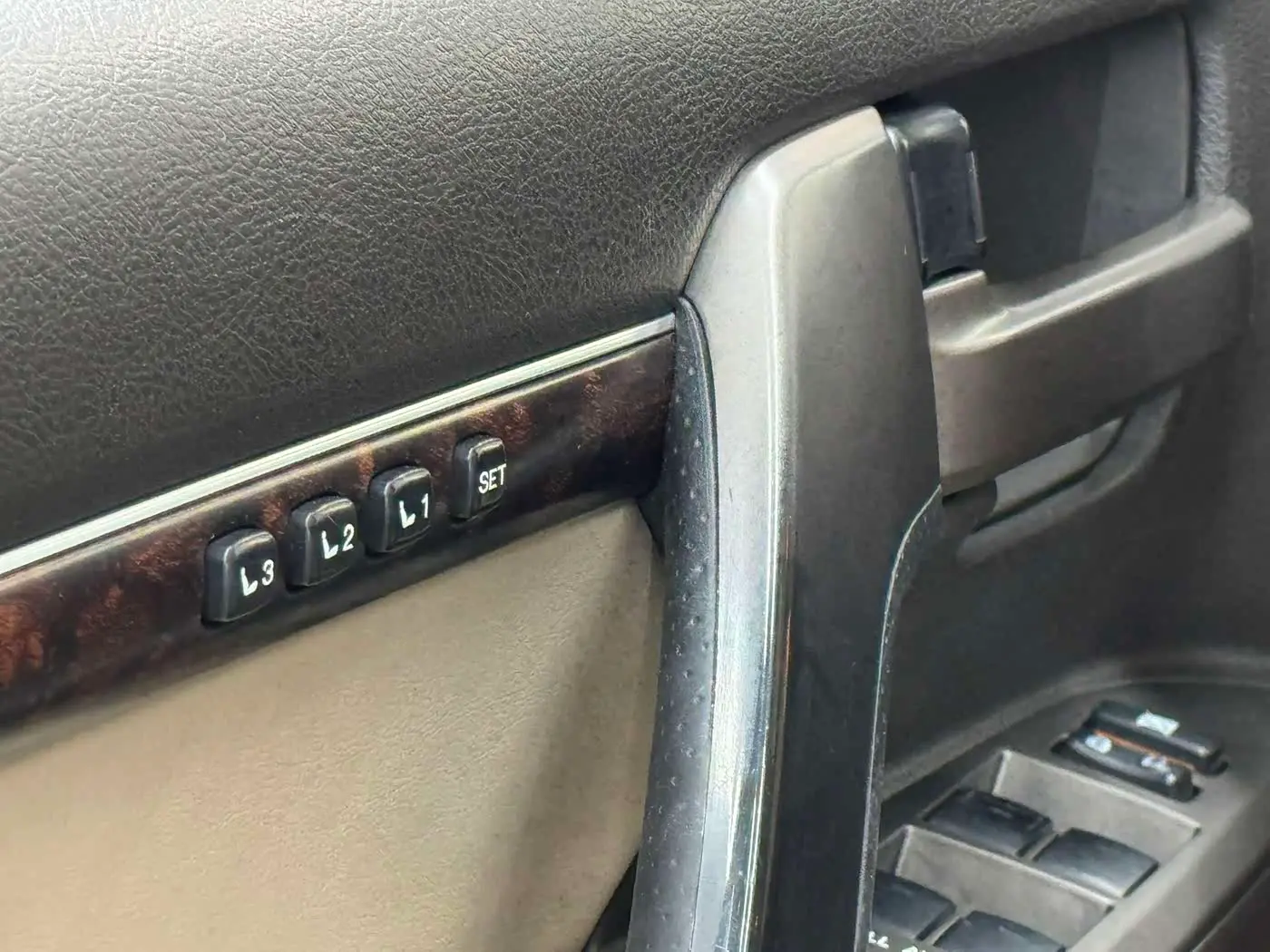 Toyota Land Cruiser 2011 — Photo 20/20