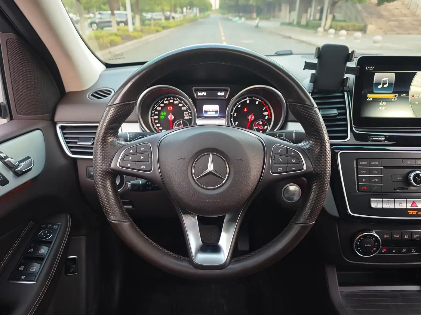 Mercedes-Benz GLE 2016 — Фото 10/20
