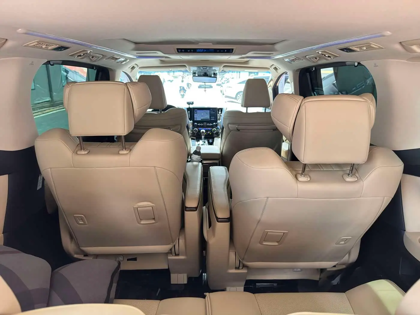 Toyota Alphard 2021 — Фото 14/17