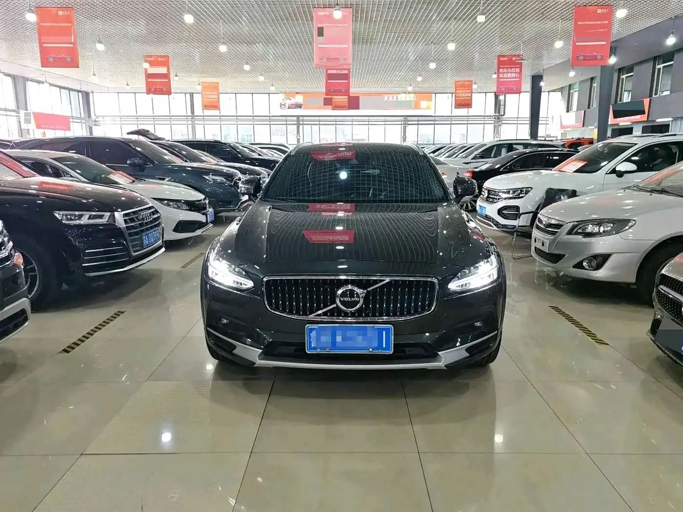Volvo V90 2021 — Photo 2/9