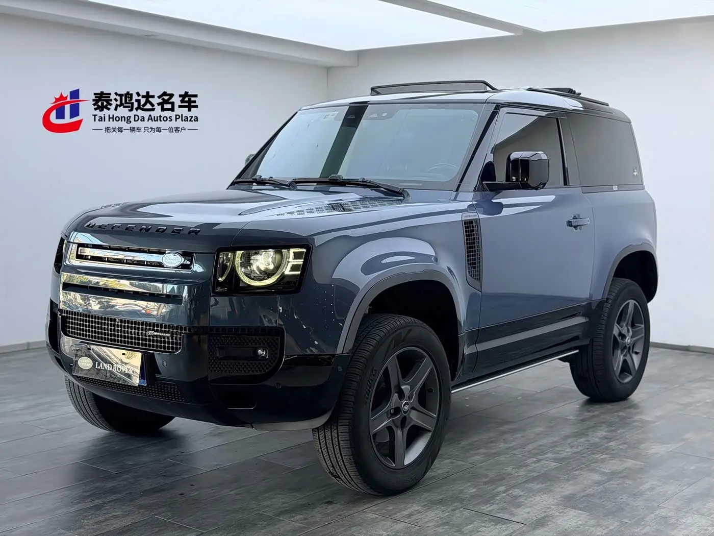 Land Rover Defender 2022 — Фото 1/19