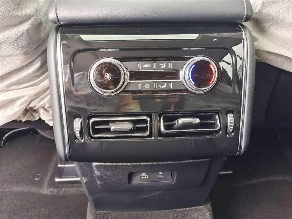 Lincoln Aviator 2023 — Şəkil 10/18