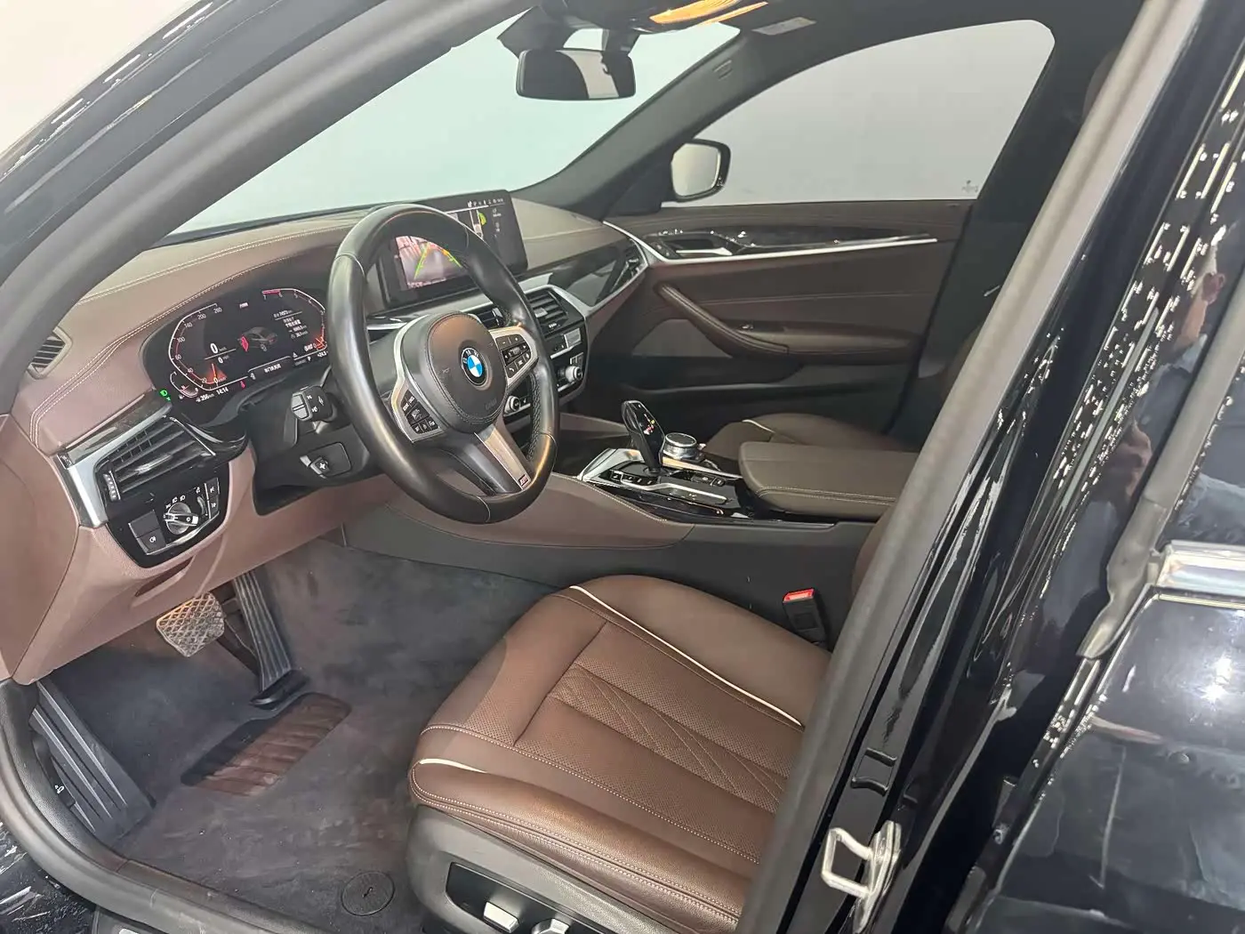 BMW 5 Series 2021 — Şəkil 11/18