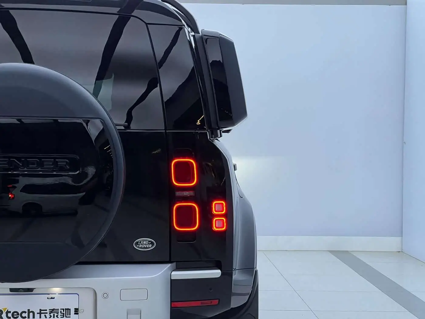 Land Rover Defender 2024 — Photo 4/9
