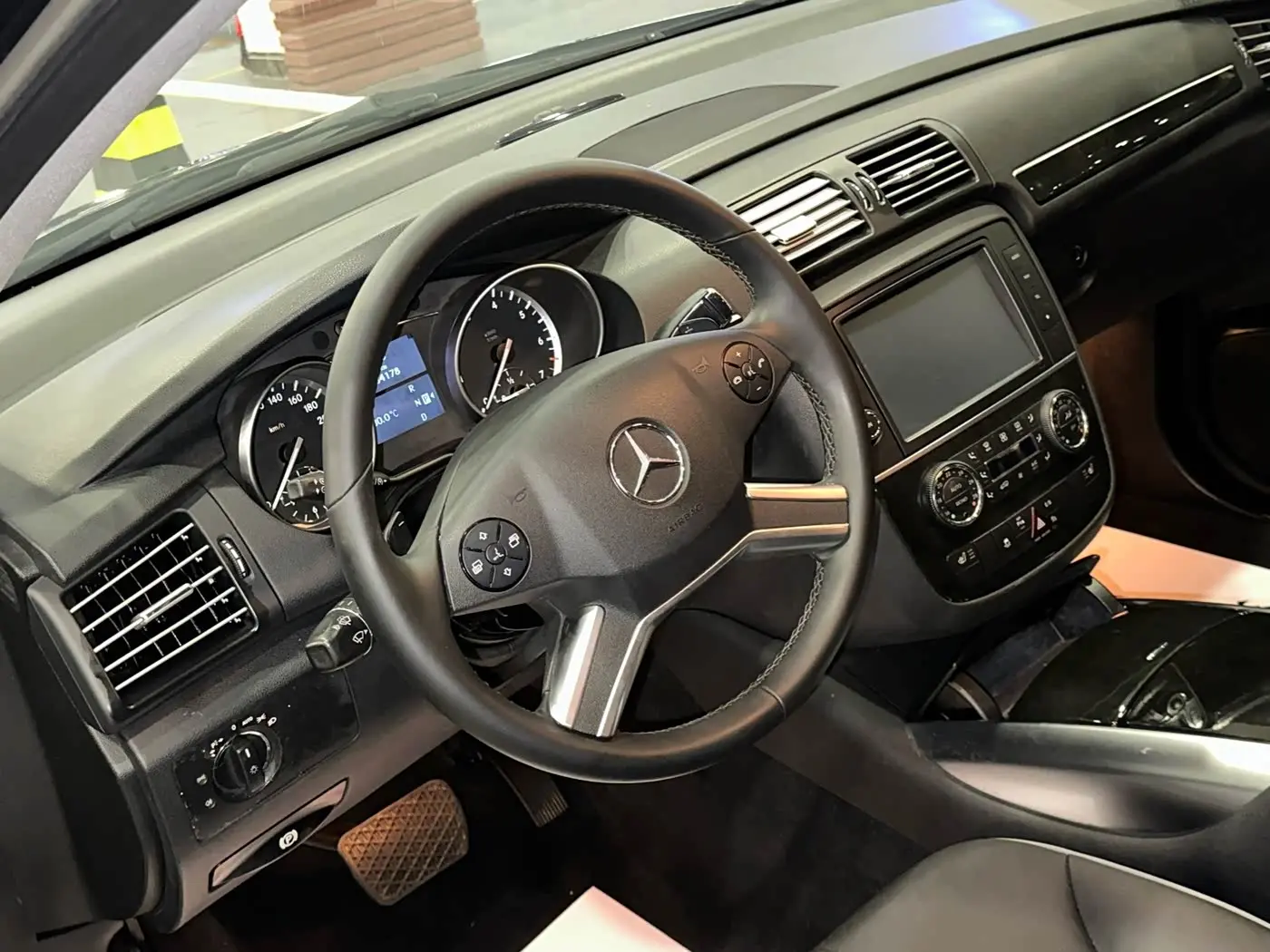 Mercedes-Benz R-Class 2017 — Şəkil 11/13